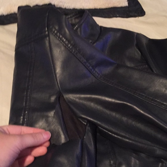 Gray leather type jacket with a good - Picture 4 of 4